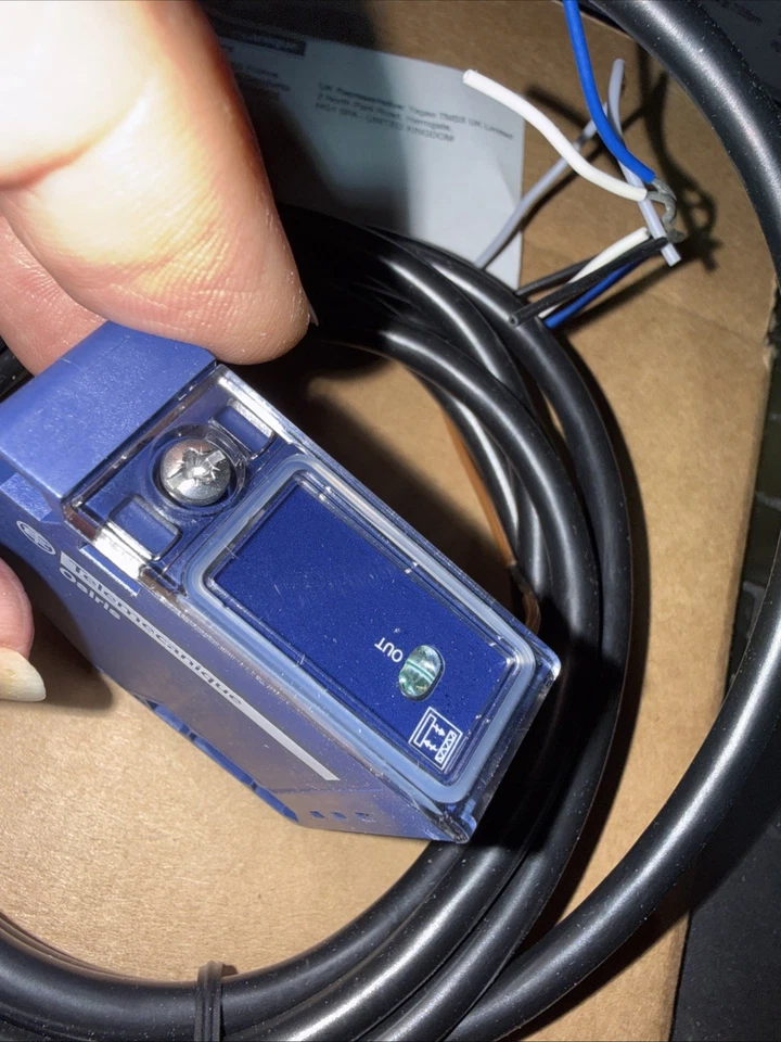 New Genuine Telemecanique XUK9ARCNL2 24-240V~ Photoelectric Sensor - Image 4 of 4