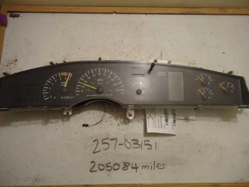 Velocímetro EE. UU. sin brújula para 97-99 Bonneville 124660 Foto 3 de 3