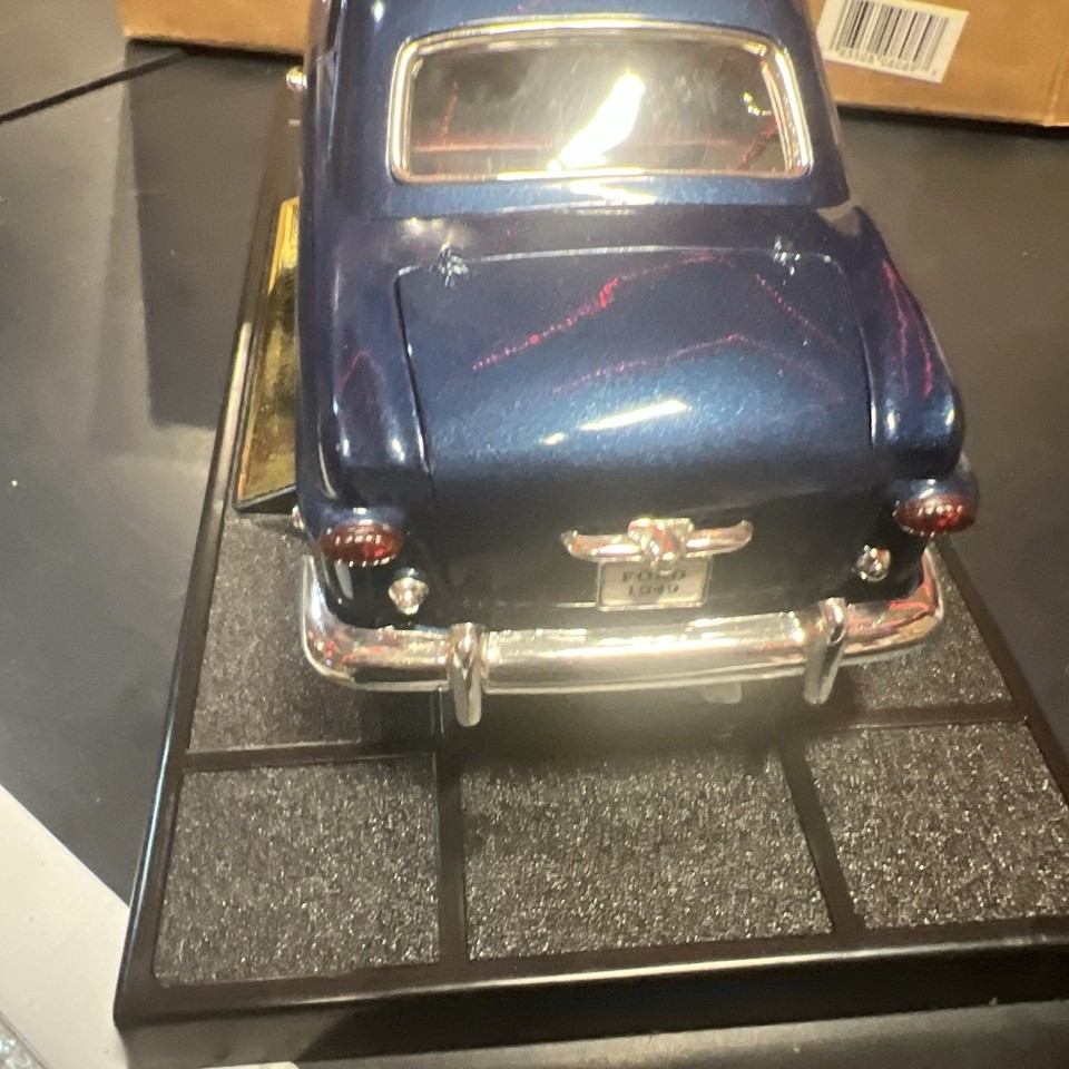 SOLIDO/MIRA 1/18 FORD'49 COUPE CABRIOLET DANS SA BOITE B10