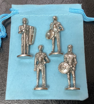 4 silberne Zinn mittelalterliche Ritter in Rüstungsfiguren