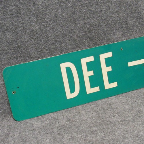 Vintage DEE - DEE Green & White Aluminum Reflective Road Sign 30" X 6" - Picture 2 of 7