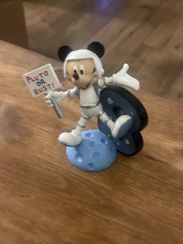 Disney Showcase 4017908 Mickey Mouse Birthday Celebration Year 8 Figurine Enesco - Picture 5 of 10
