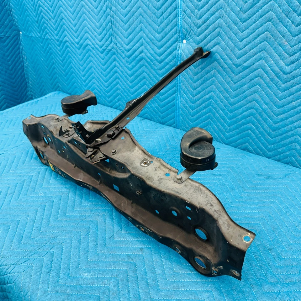 Panel de soporte del radiador superior delantero Lexus LS460 2007-2012 con bocinas OEM Foto 4 de 4