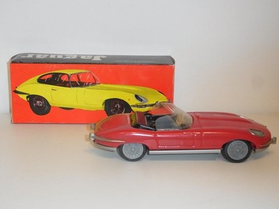 LEMEZARU GYAR Jaguar E-Type Blech mit Schwungrad 1:18 in OVP