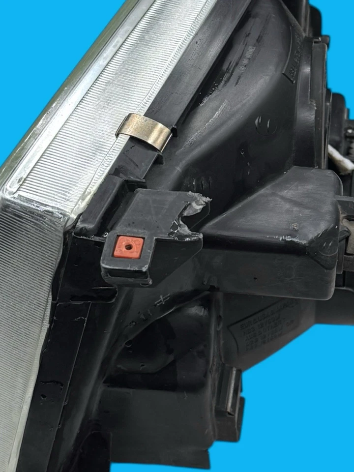 Оригинальная правосторонняя фара в сборе для Toyota Land Cruiser 98-05 годов выпуска - Изображение 3 из 4