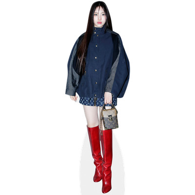 Lee Hye-In (Stiefel) lebensgroßer Ausschnitt