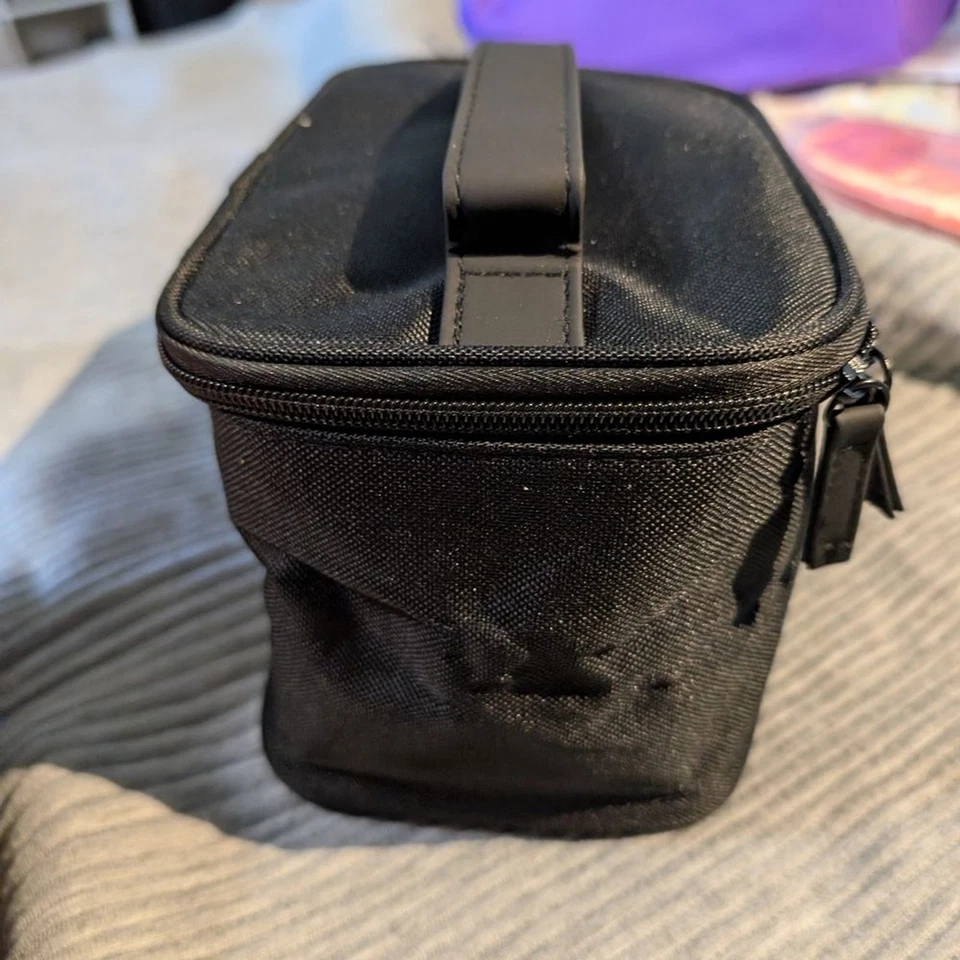 Bolsas de cosméticos Philosophy negras compactas y duraderas Foto 4 de 4