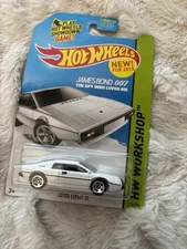 Hot Wheels - Lotus Esprit S1 - James Bond 007 The Spy Who Loved Me - Brand New