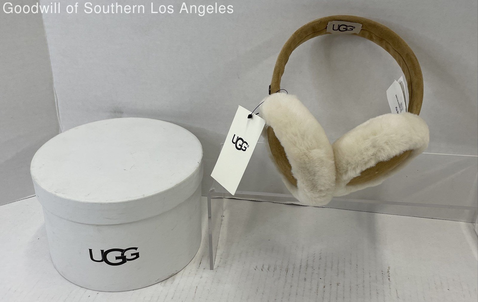 UGG Women's Basic Shearling Earmuffs W BSC SHRLNG… - image 1
