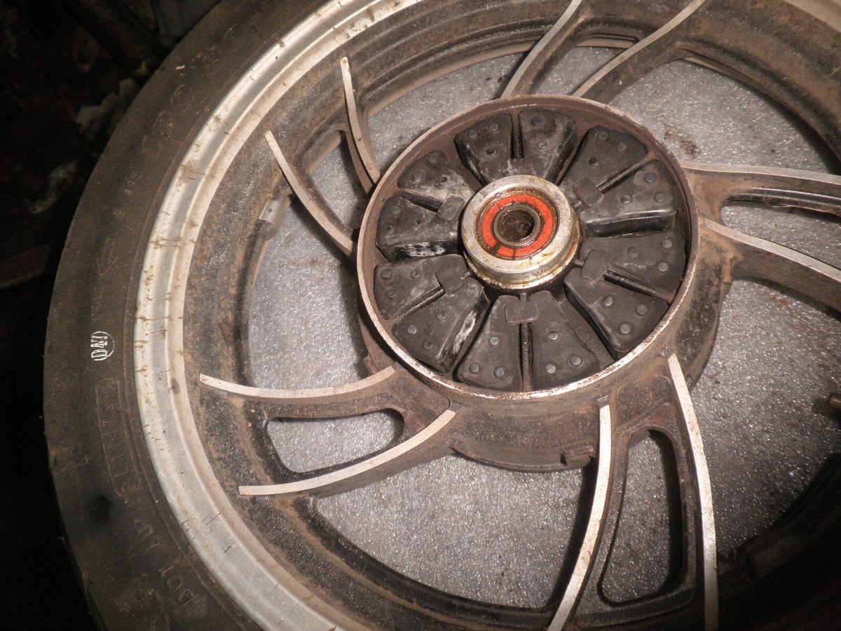 1981 Yamaha YICS XJ 750 rear wheel aluminum 16