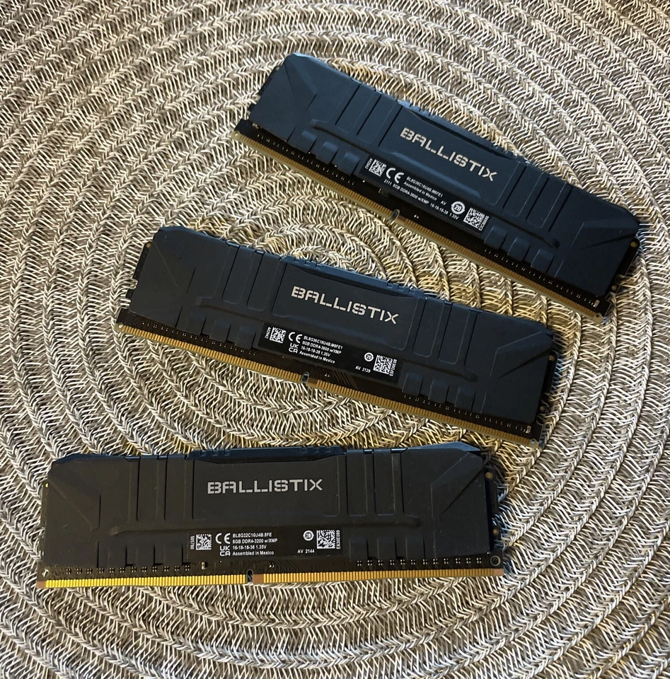 Crucial Ballistix (3x8) 24gb DDR4 3000MHz RAM BL8G30C15U4B.M8FE. #M22-20 - Image 3 of 3