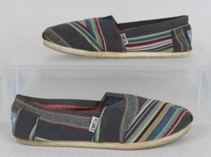 toms women's canvas shoes