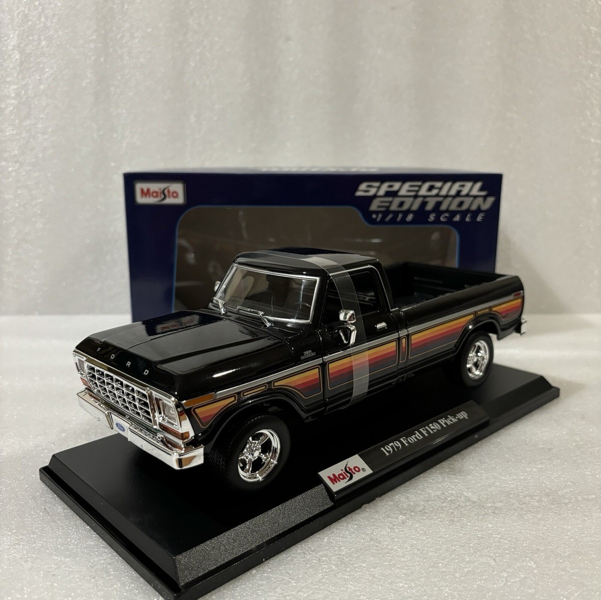 1/18 Maisto 1979 Ford F150 Pick-up Truck Black Diecast
