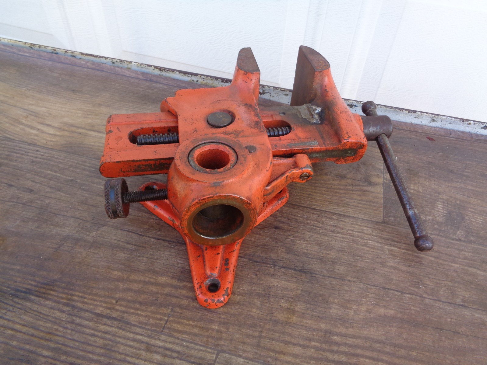 Vintage Will-Burt Versa-Vise Gunsmith Workshop Pivoting Bench Vise w/Base