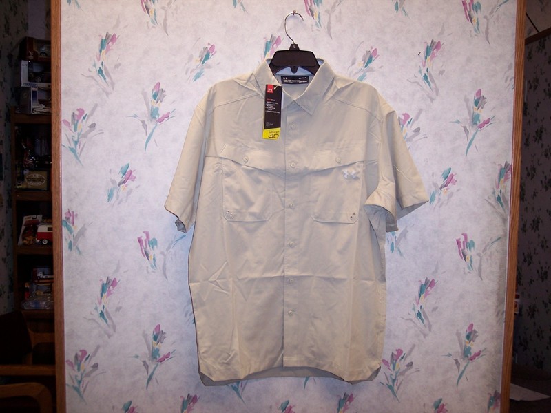 UNDER ARMOUR HEAT GEAR MENS BUTTON DOWN UPF30 VENTED LOOSE SHIRT SIZE LARGE NEW