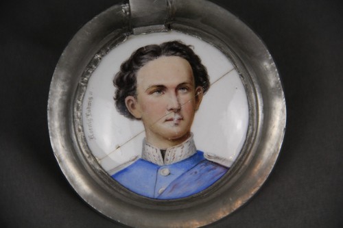 Porzellanmedaillon König Ludwig II. von Bayern Jugendliches Portrait in Uniform