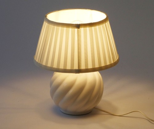 Vintage Round Ceramic Lamp, White Glazed Ball Carved Table Light, 80's Modern Li - Bild 5 von 5