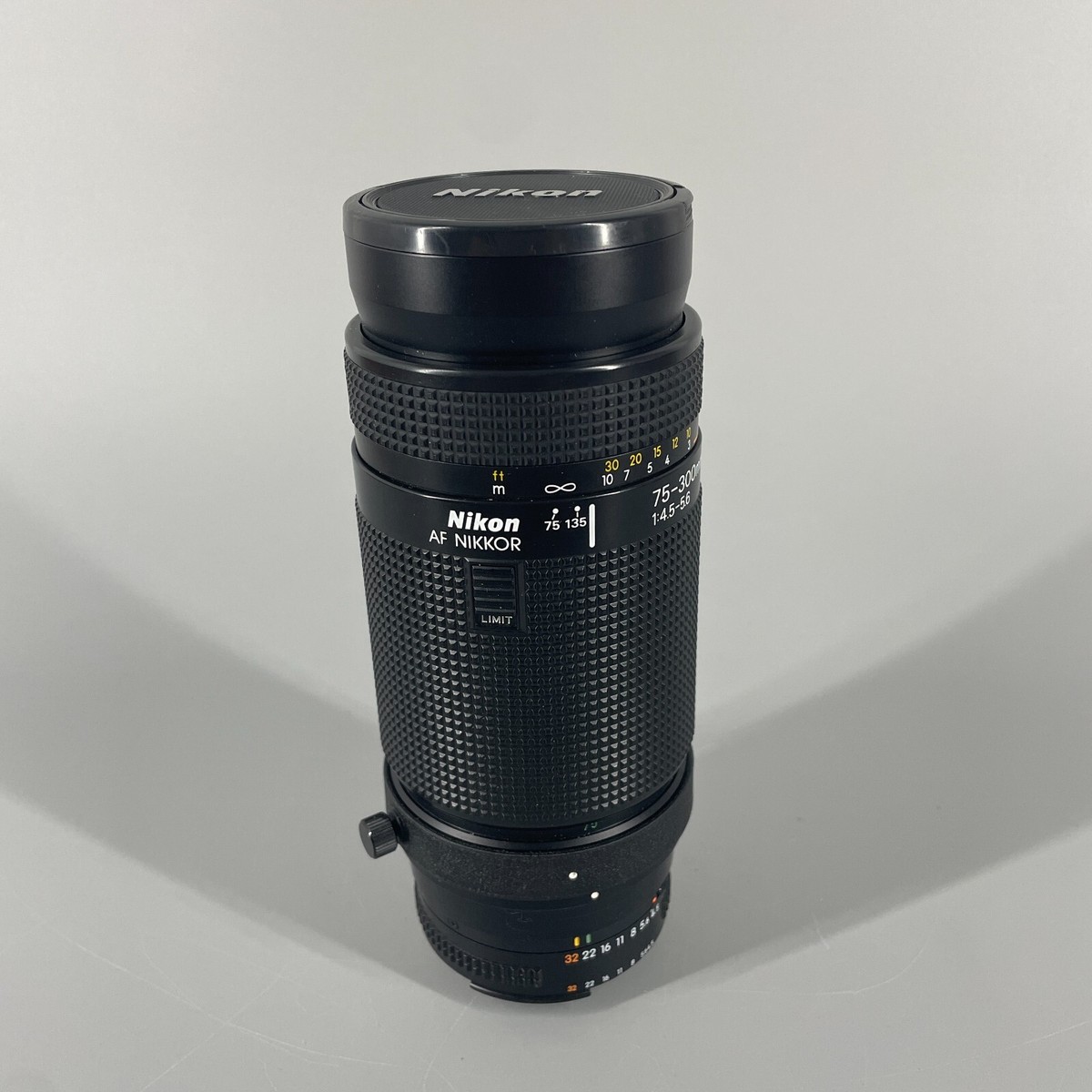 ニコン AF Nikkor 75-300mm 4.5-5.6 #19240 Nikon AF Nikkor 75-300mm F/4.5-5.6 Lens With Tripid Mount