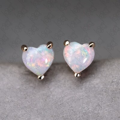 Kleine herzförmige natürliche australische massive Opal Ohrstecker 14K Gelbgold