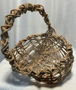 Open Weave Egg Basket Herb Flower Drying Basket 12 Inches Tall With Handle
