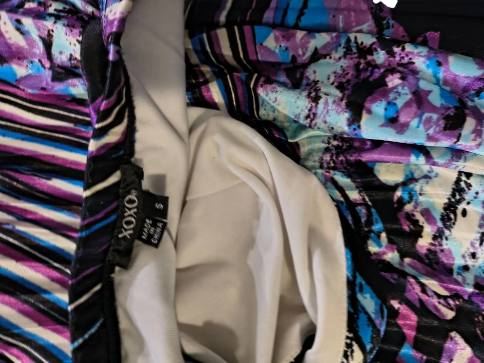 VESTIDO DE NOCHE LARGO PLISADO HALTER GEOMÉTRICO CON CUENTAS NEGRO TALLA GRANDE XOXO Foto 2 de 2