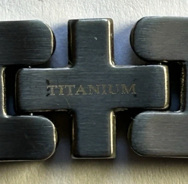 Men’s Titanium Bracelet 8.75 Inches In Good Condition - Image 4 of 4