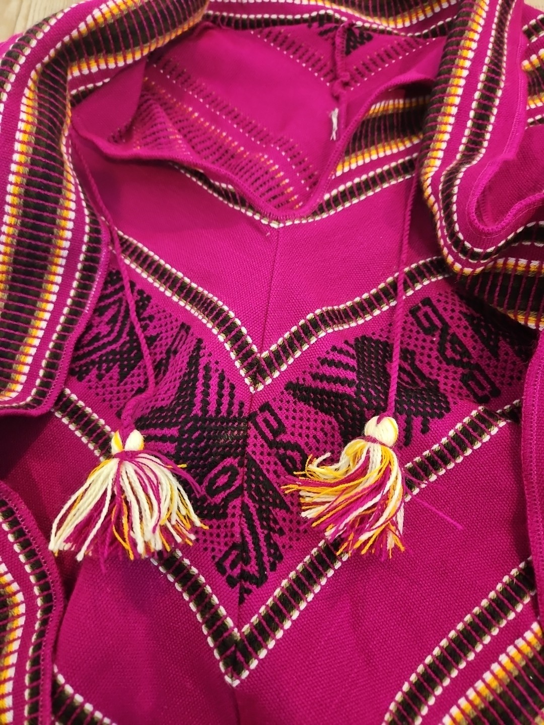 Handwoven Dramatic Ecuador Fish Pattern Fushia Po… - image 2