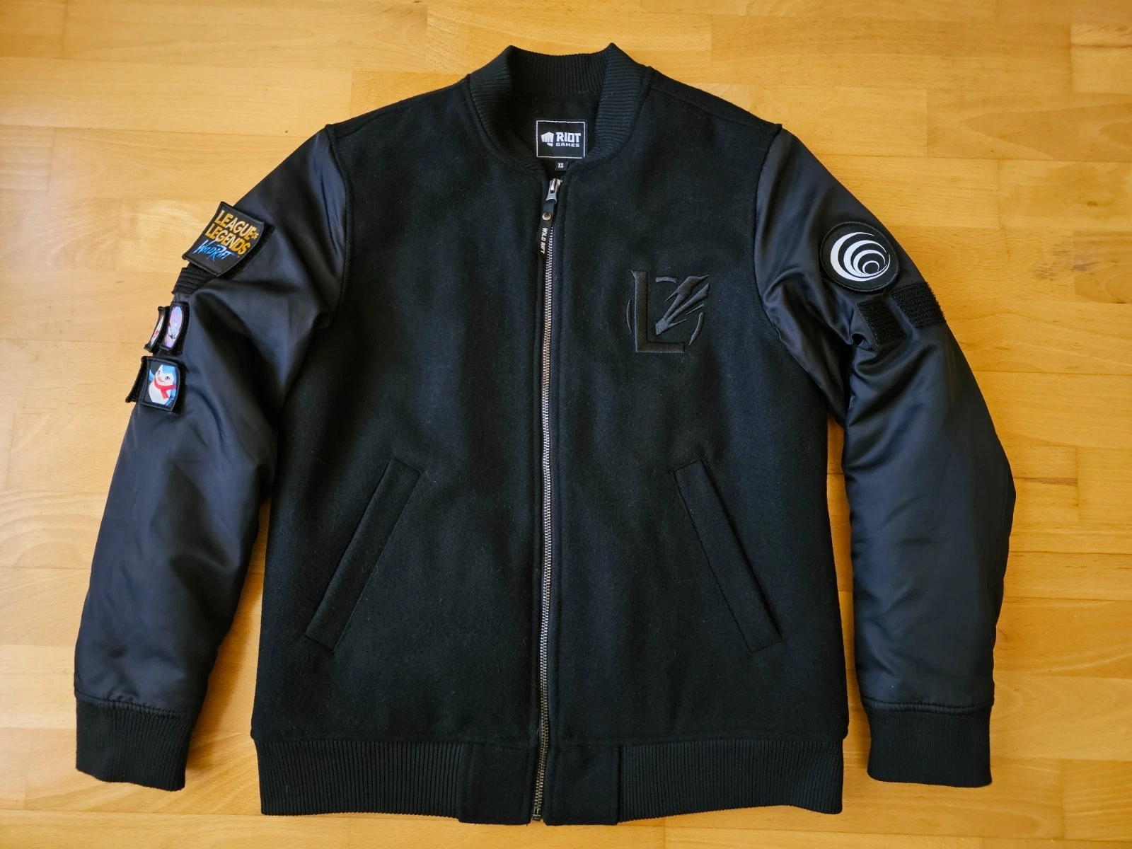 Riot Games League of Legends Wild Rift Varsity Bomber Jacket Black XS Rare - product detail image 1