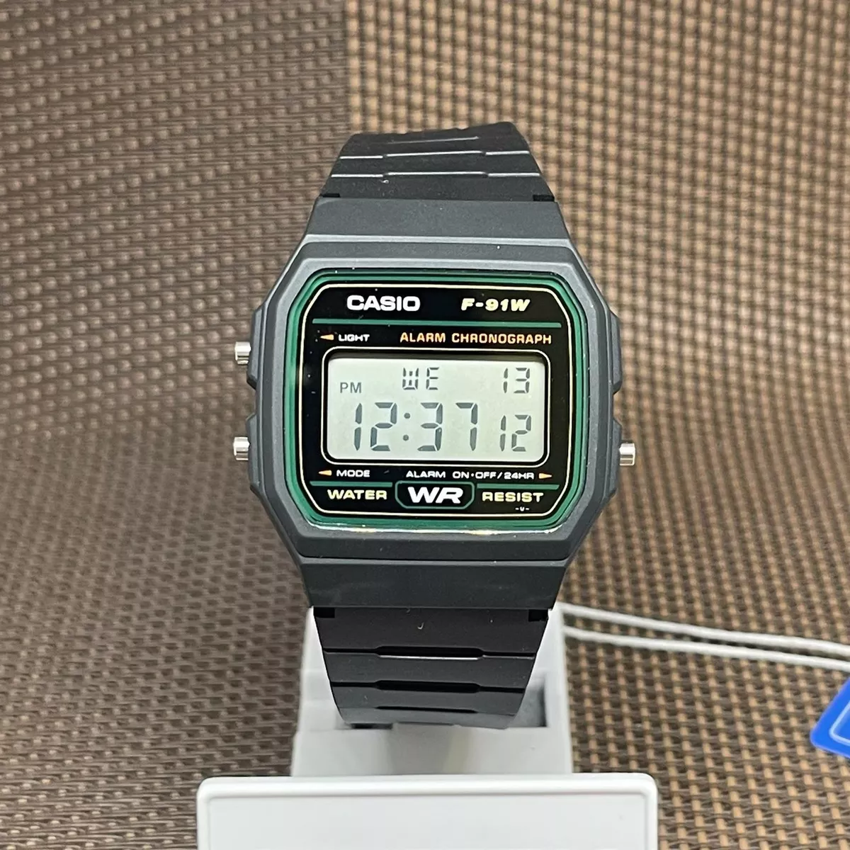 Is the classic F-91 stylish? Does it suit work-wear? : r/casio