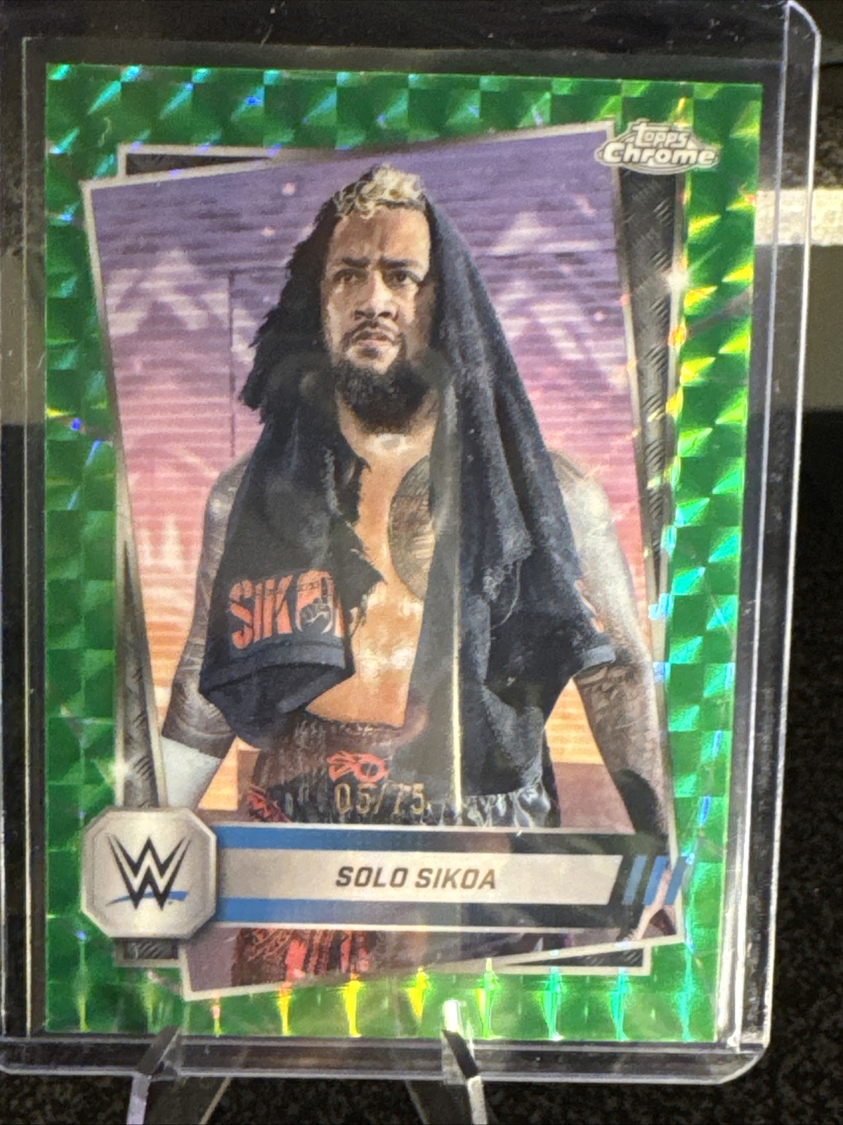 2025 Topps Chrome WWE # 17 Solo Sikoa Green Geometric /75