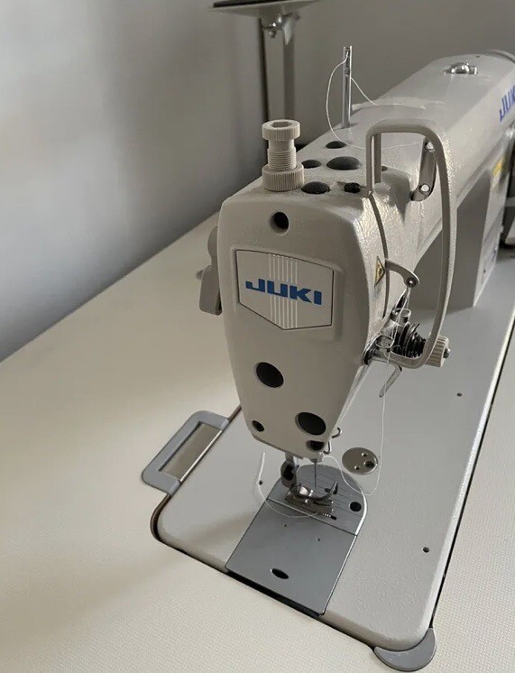 Juki DDL8100e Straight/Lock Stitch Industrial Sewing Machine with