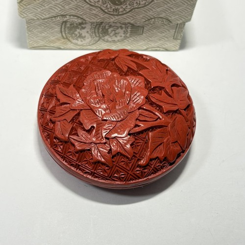 Vintage Red Cinnabar Carved Lacquer Trinket Box Round Flowers Orig Box 3" - Picture 3 of 12