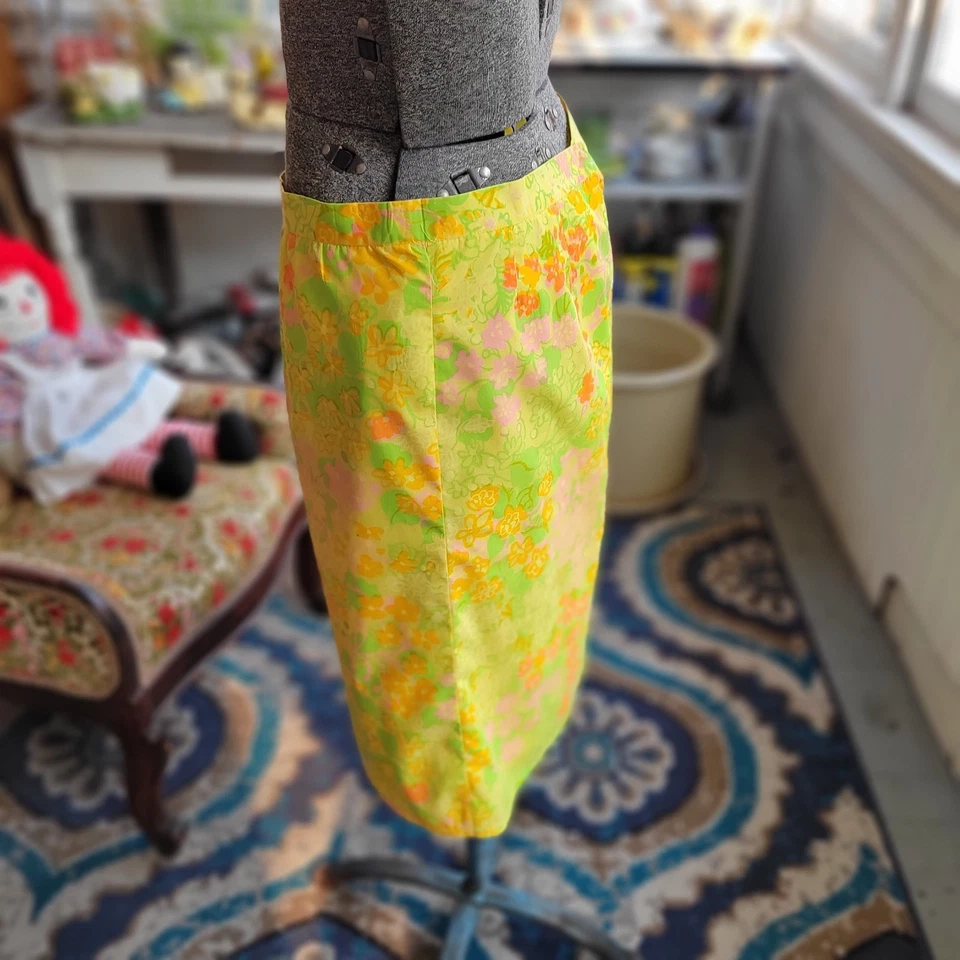 Handcrafted 1960s Skirt Mod Bright Style Floral Lined Mod Size Medium - Image 4 of 4