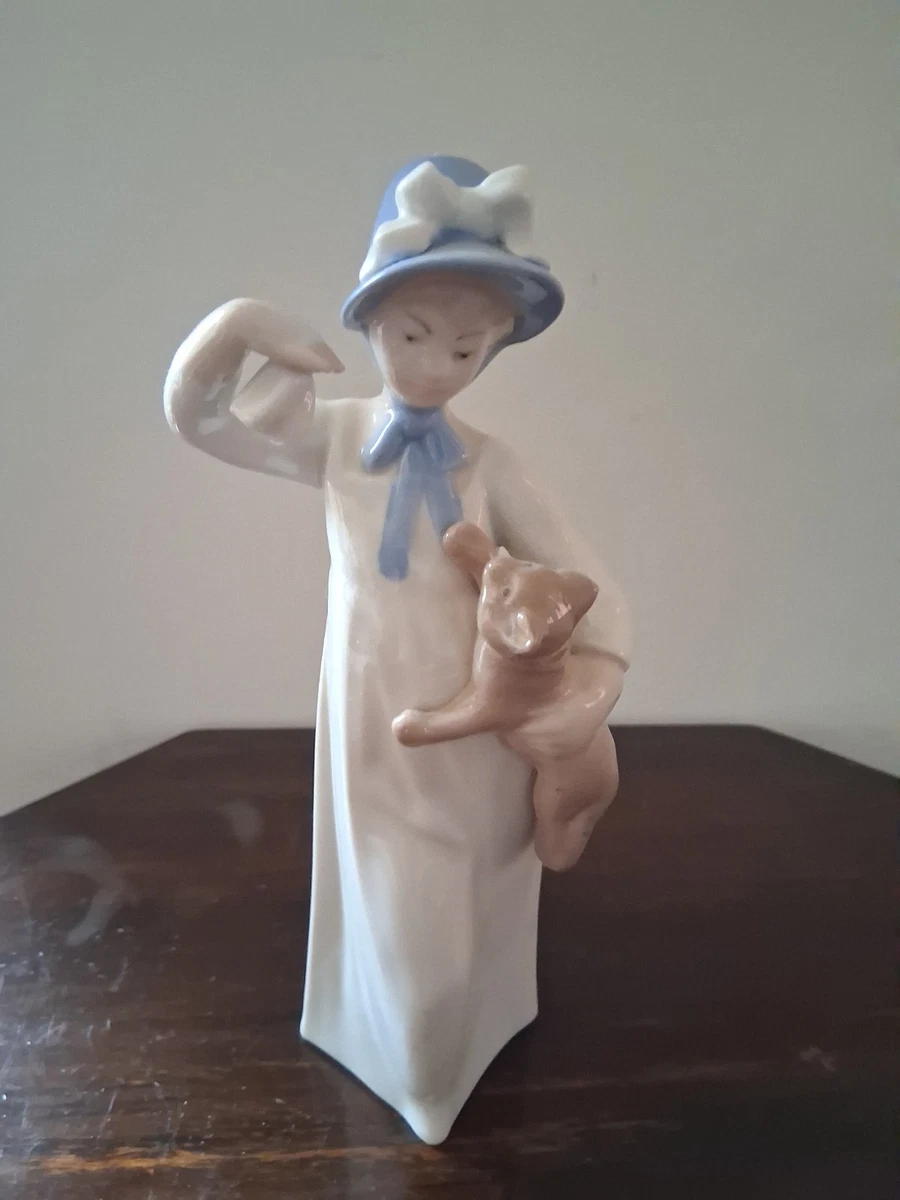 Valencia Figurines in Decorative Collector Figurines, Figures