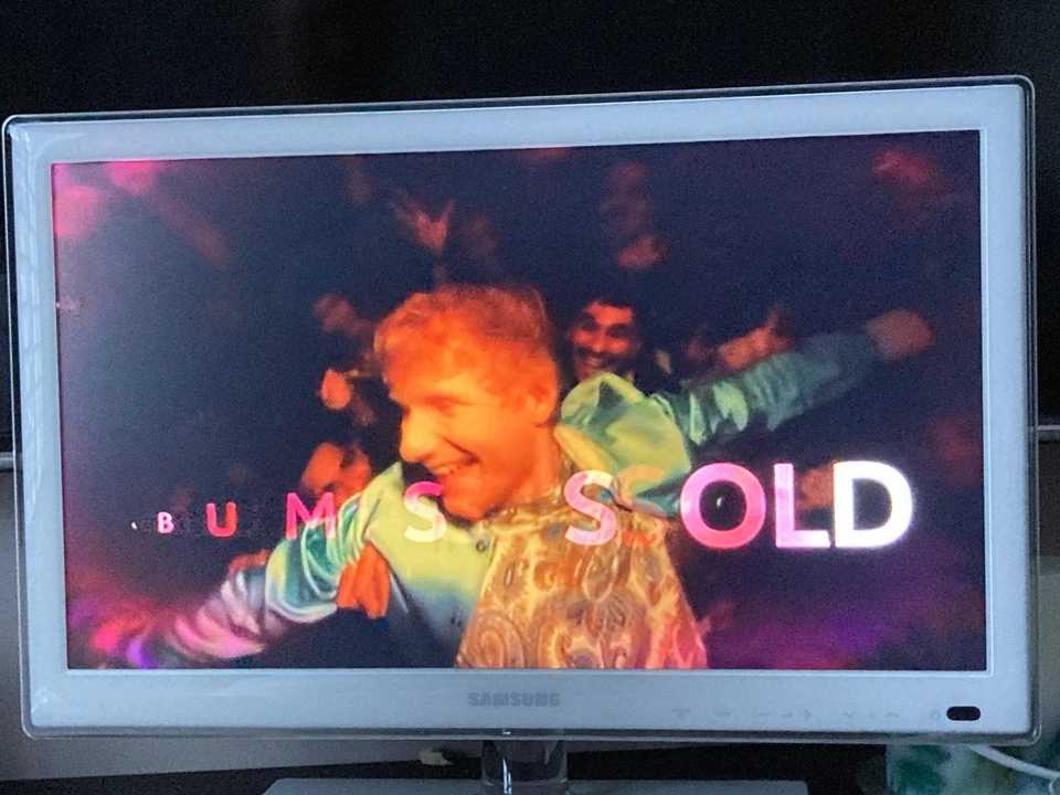 SAMSUNG UE19D4010NW LED TV 19" Inch White Universal Remote Working Not Smart - Image 2 of 4