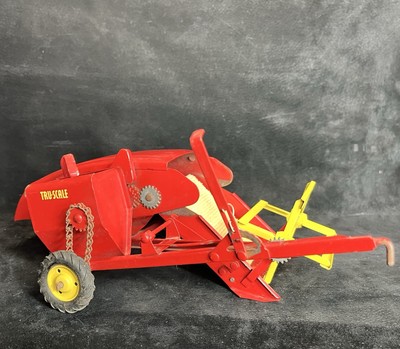 Carter Tru-Scale JD 12A Combine Red Early Decal Yellow Wheels Working Condition