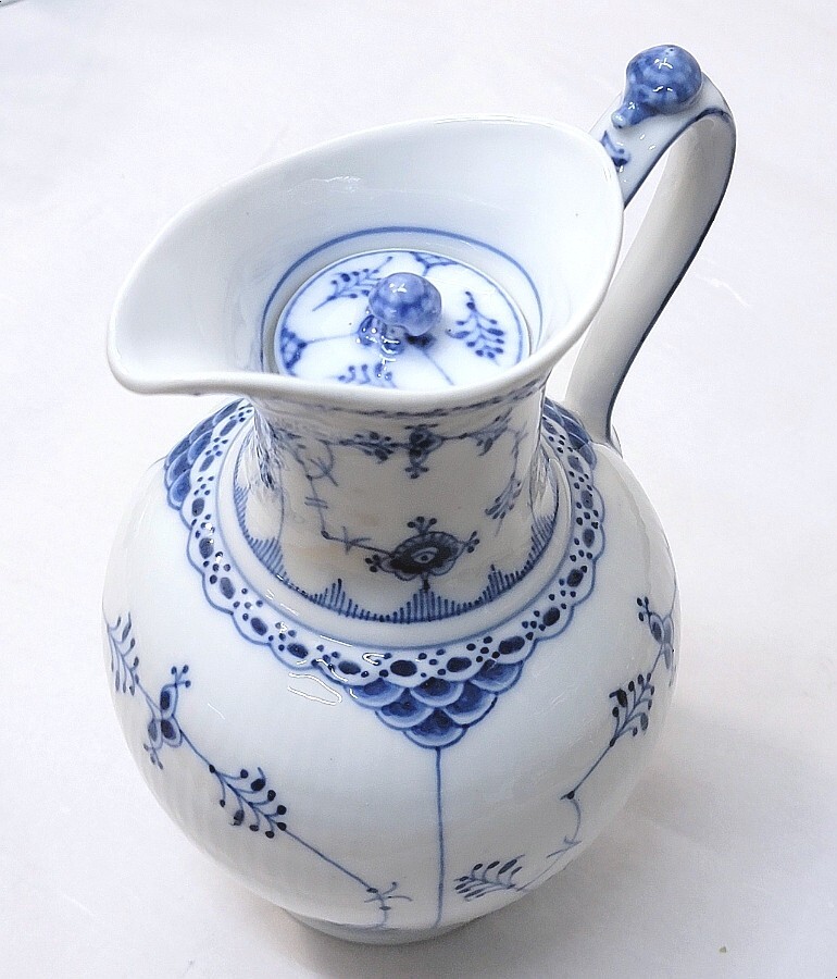 Royal Copenhagen Blue Fluted Half Lace # 722 Lidded Chocolate