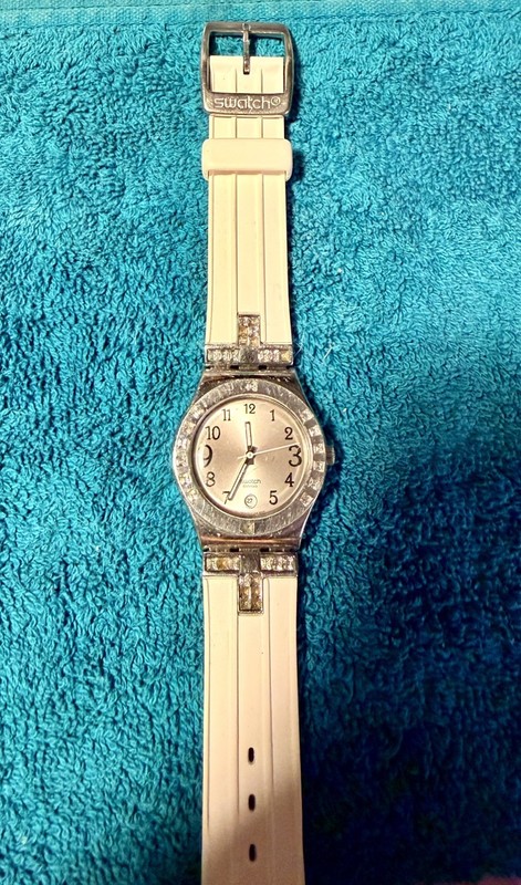 Limited Swatch Irony Fancy Me White Rubber Crystals Women Watch YLS430