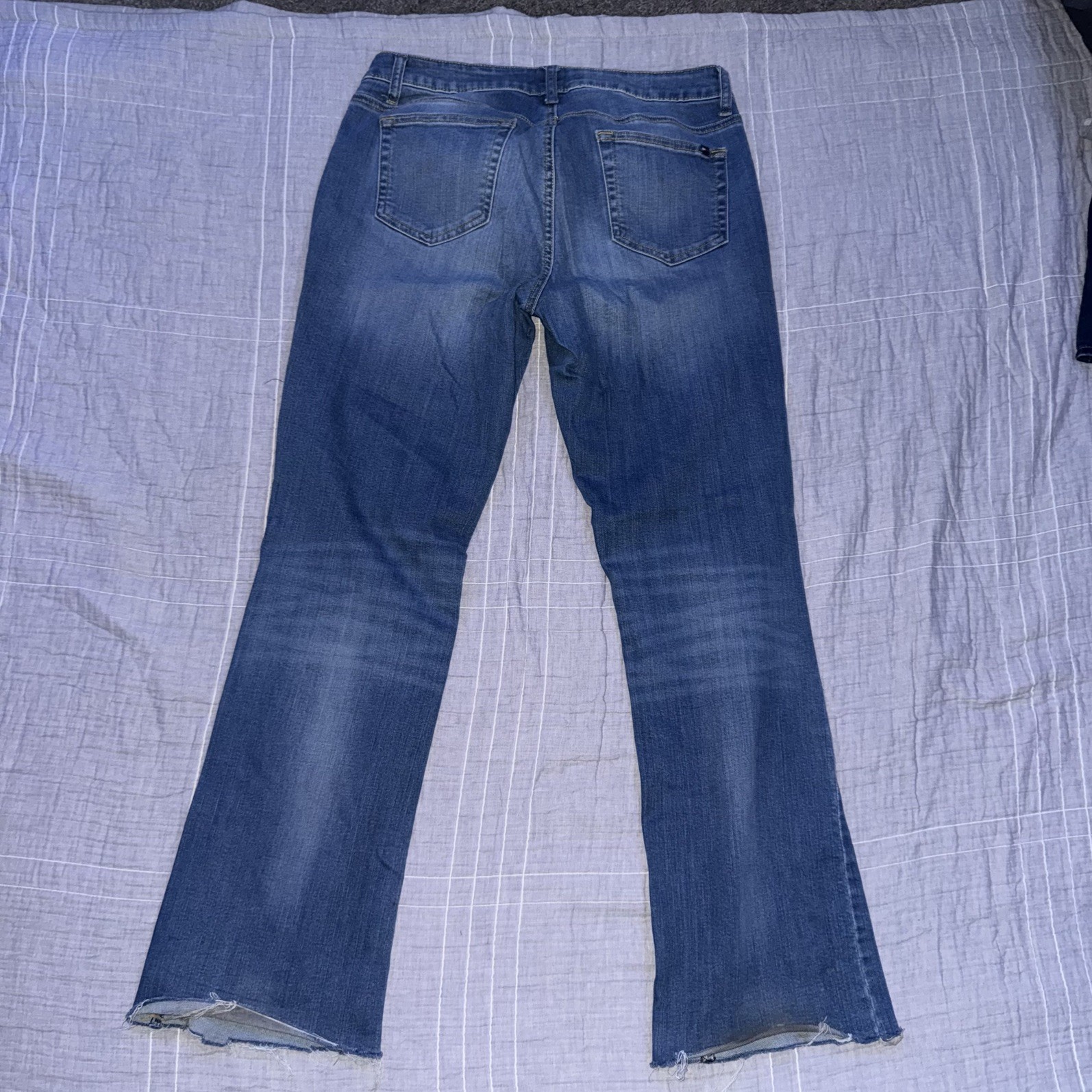 Tommy Hilfiger Womens Sz 12 Classic Medium Blue Dark Wash Denim Jeans thumbnail 2