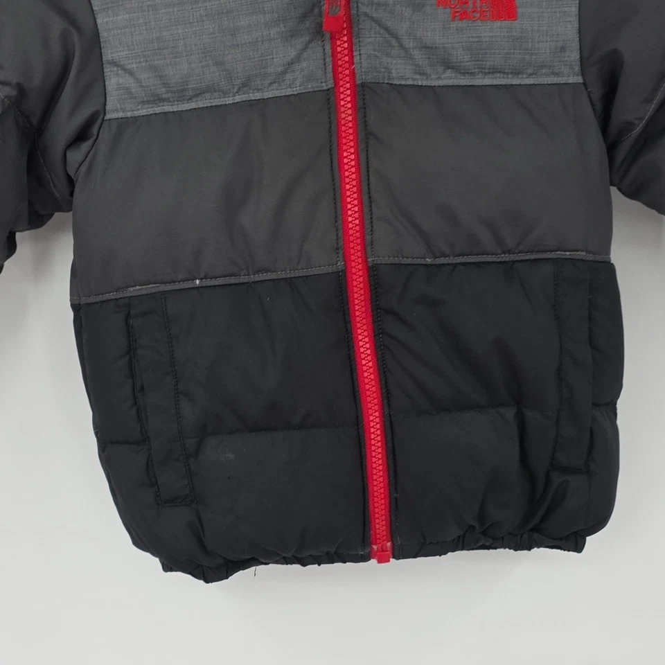 North Face молодежи черный и серый двусторонняя куртка с красными акцентами размер 3T - Изображение 3 из 4