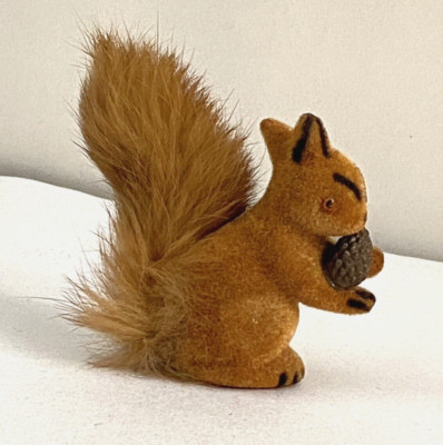 Wagner Kunstlerschutz ワグナー社製　トイアニマル Vtg Wagner Kunstlerschutz Handwork Flocked Squirrel Figurine West