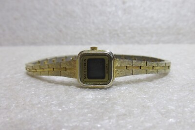 VINTAGE MAJESTRON QUARTZ, DIGITAL LADIES GOLD WRISTWATCH w/ CLASP BAND