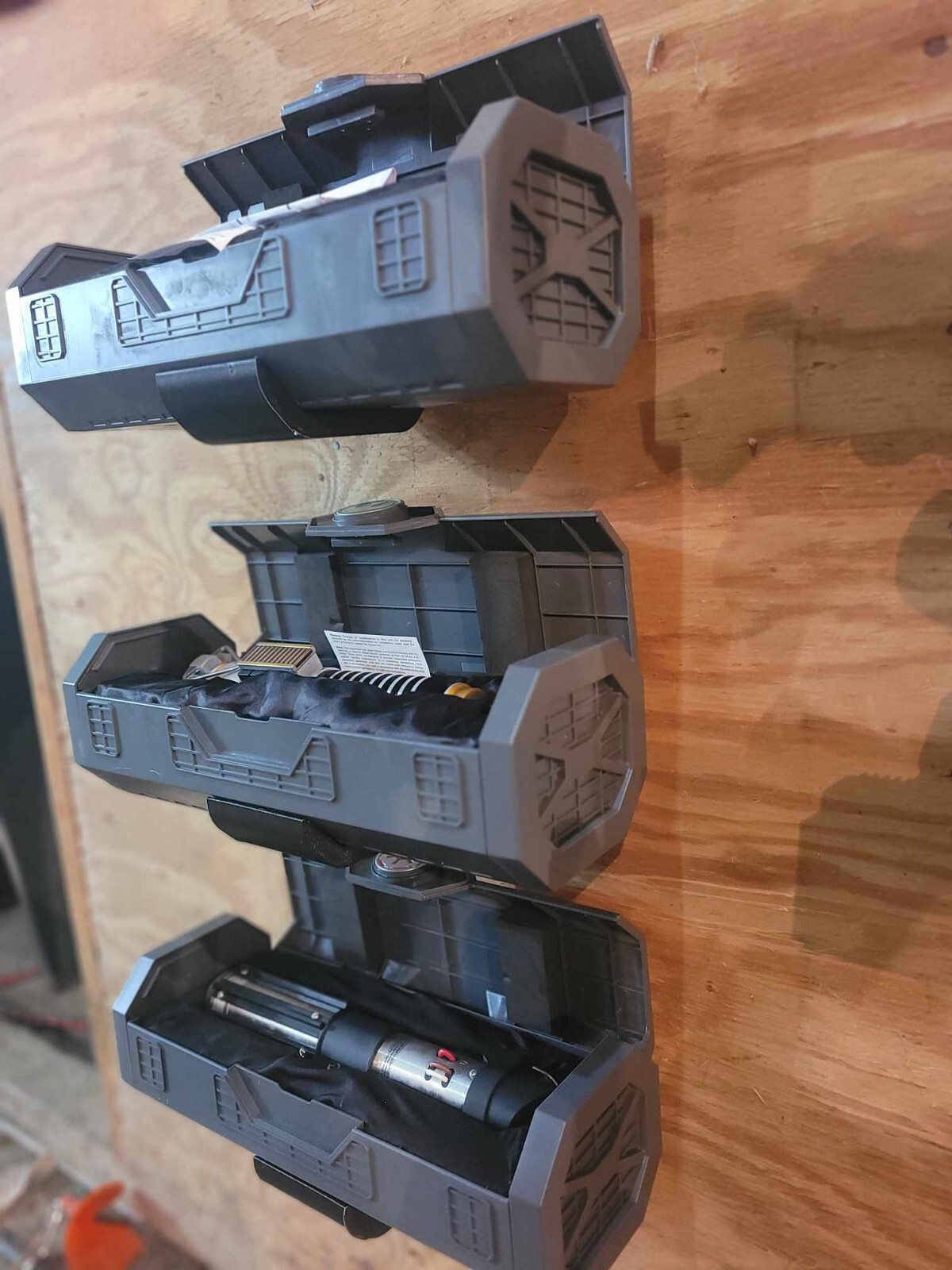Display mount for STAR WARS GALAXY'S EDGE OBI-WAN KENOBI LEG