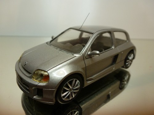 GTS 09 RENAULT CLIO V6 24V 1998 - GREY METALLIC 1:43 - EXCELLENT CONDITION - 9 - 第 1/7 張圖片