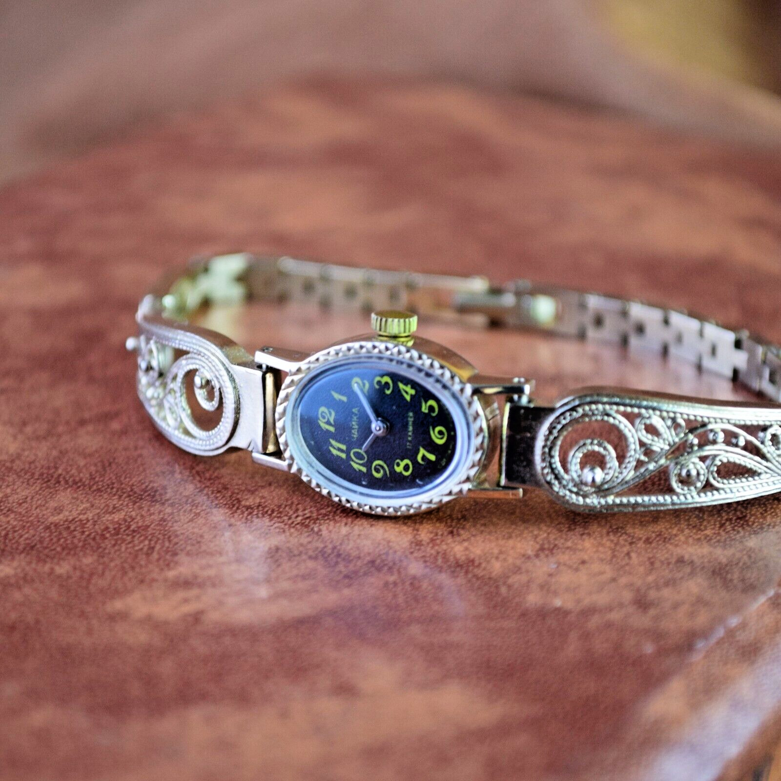 Vintage Women's Watch Chaika Soviet Ladies Wrist Watch 17 Jewels Serviced