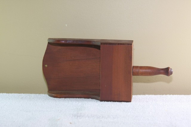 Mid Century ARDCO Fine Quality Wooden Pocket Scoop Hang on Wall Mid Century ARDCO Fine Quality Wooden Pocket Scoop Hang on Wall