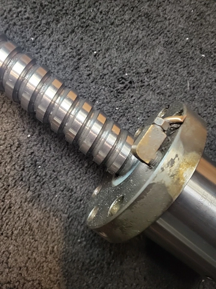 NSK W3207-296Z-C5Z 滚珠螺丝,Y 轴,从 ENSHU S300 拉出 — 第 4/4 张图片