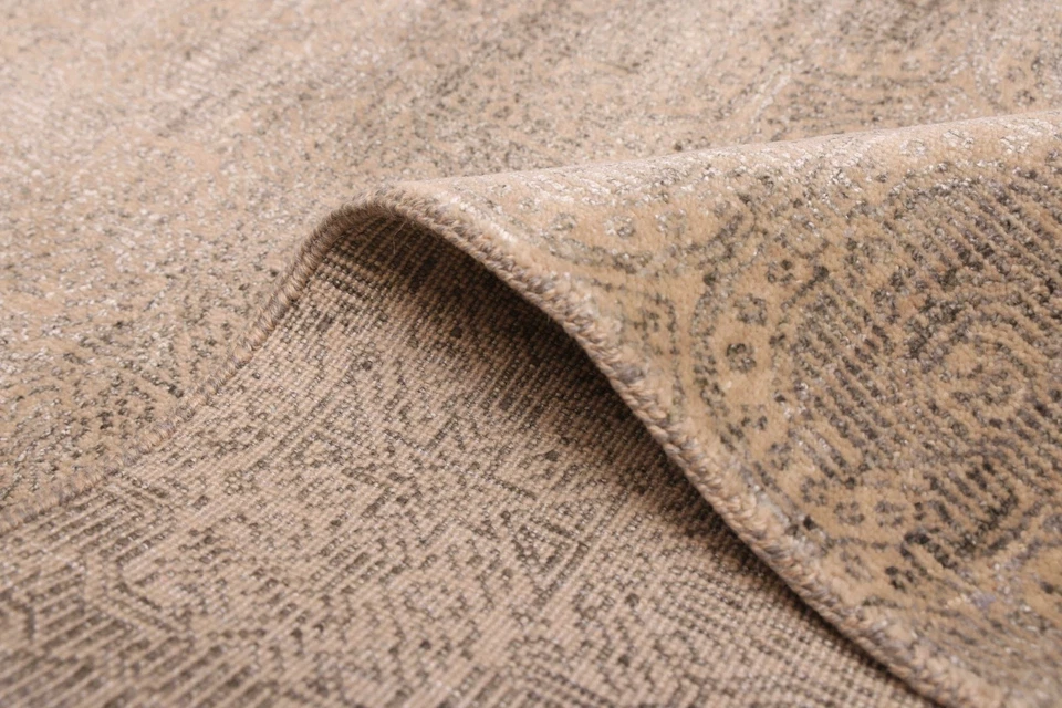 Hand-knotted Area Rug 2'6" x 10'2" Traditional Wool/Silk Oriental Carpet - Image 4 of 4