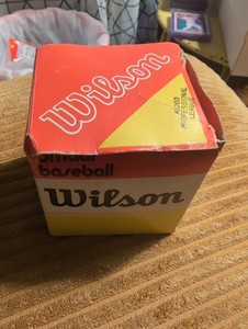 Vintage Wilson A1060 Professional League Baseball!! Very Rare!! Circa 70-80s
