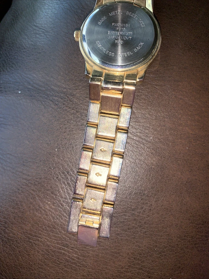 Relógio pulseira analógica FMD unissex tom dourado aço inoxidável Japão Movt-needs batt - Imagem 4 de 4